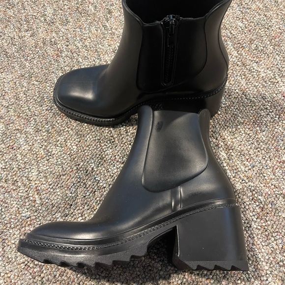 New I.N.C Chelsea Rain Boots - Picture 2 of 4